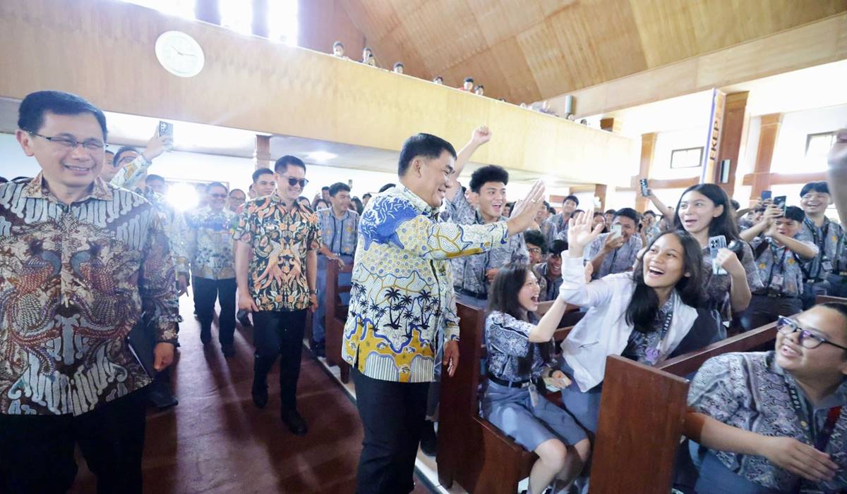 Yulius Selvanus ke Mahasiswa Unklab: Jadilah Inovator, Bukan Penonton