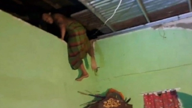 Terungkap Jelang Sahur! Pria di Gowa Diduga Cabuli Mertua, Penangkapan Berujung Dramatis di Atap Rumah