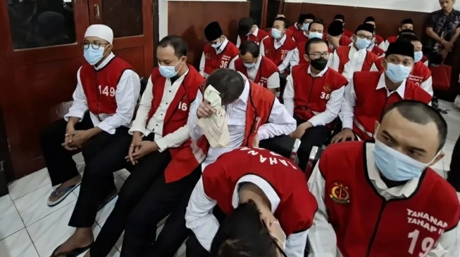 Sidang Pesta Seks Sesama Jenis di Surabaya Dimulai, 34 Pria Duduk di Kursi Terdakwa