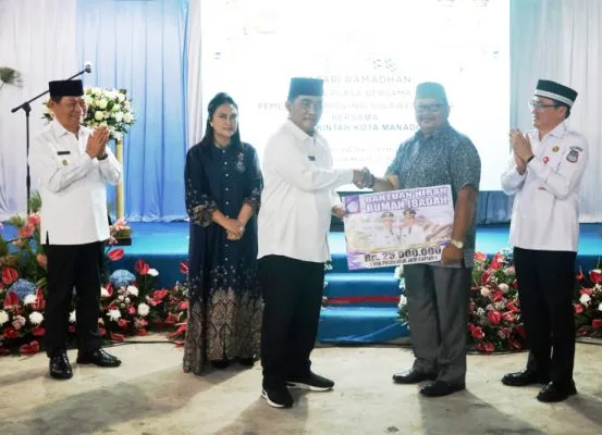 Yulius Selvanus-Victor Mailangkay Safari Ramadhan dan Buka Puasa di Tuminting 8 Yulius Selvanus-Victor Mailangkay Safari Ramadhan dan Buka Puasa di Tuminting