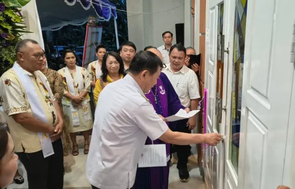 Wagub Victor Mailangkay Hadiri Ibadah Syukur HUT ke-4 dan Pentahbisan Gedung GMIM El-Roi Malalayang