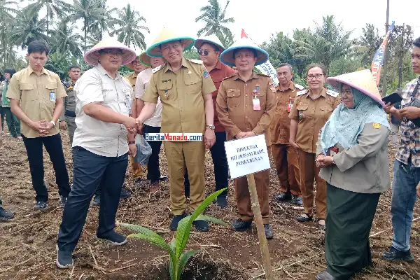 Tanam Perdana Hilirisasi Kelapa di Minahasa Utara, Victor Mailangkay: Saatnya Petani Nikmati Nilai Tambah