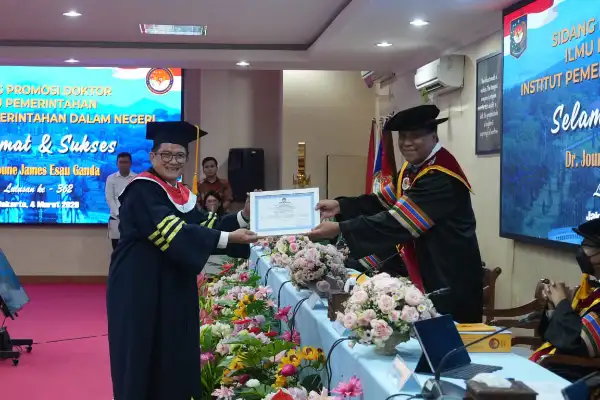 Selamat! Joune Ganda Kini Bergelar Doktor, Tampil Elegan dan Argumentatif di Sidang Promosi