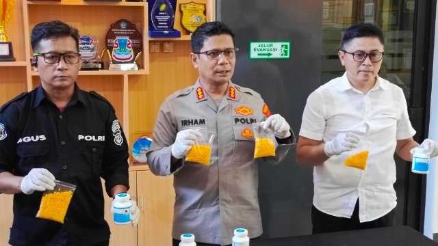 Peredaran Ribuan Obat Keras Ilegal Digagalkan, Polisi Klaim Selamatkan 2.000 Warga Manado