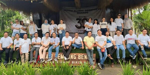 Reuni 30 Tahun, Alumni Smantoe'96 Manado Gelar Bakti Sosial dan Pilih Pengurus Baru