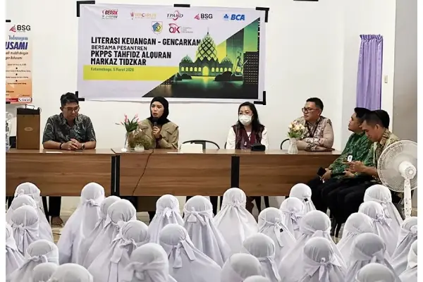 BSG Bersama BCA dan OJK Edukasi Literasi Keuangan Santri di Kotamobagu