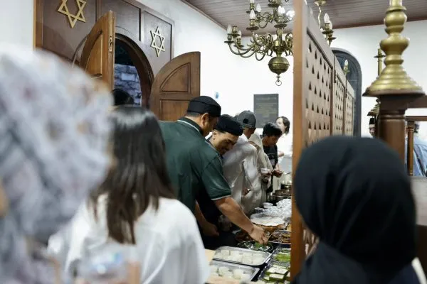 Diskusi di Sinagoge Tondano: Rabbi Ungkap Sejarah Yahudi di Sulut dan Serukan Hentikan Perang Israel–Iran