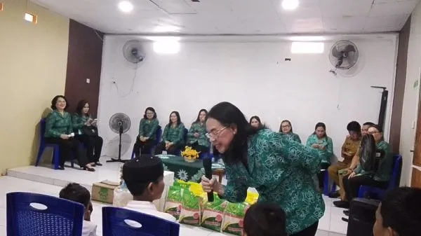 Peringati HKG Ke-54, Ellen Honandar Sondakh Berbagi Kasih di dua Lokasi Panti Asuhan
