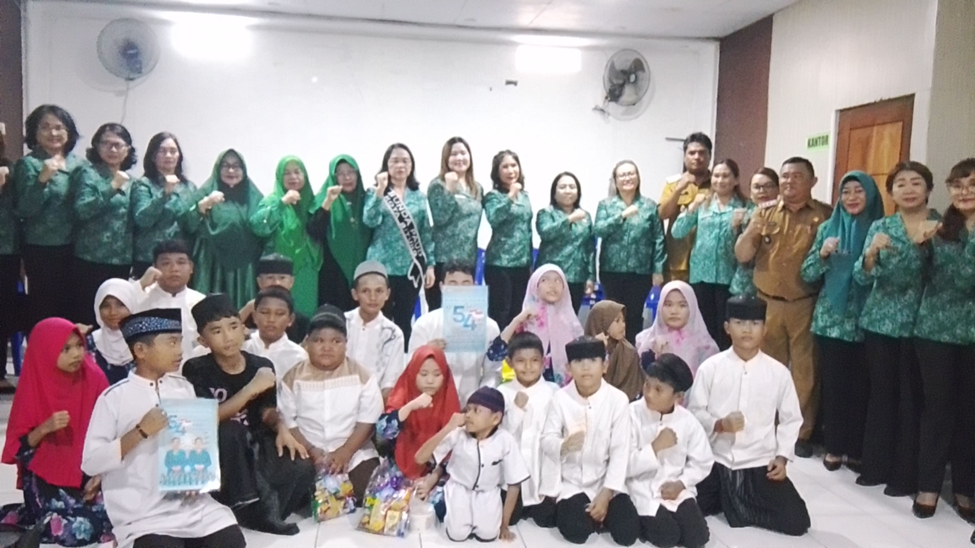 Peringati HKG Ke-54, Ellen Honandar Sondakh Berbagi Kasih di dua Lokasi Panti Asuhan