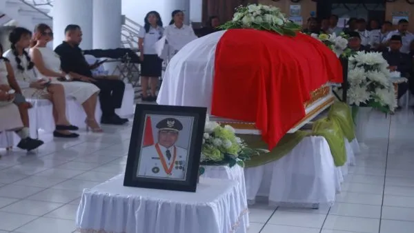 Pemkab Sangihe Gelar Upacara Penghormatan Terakhir untuk Almarhum HR Makagansa