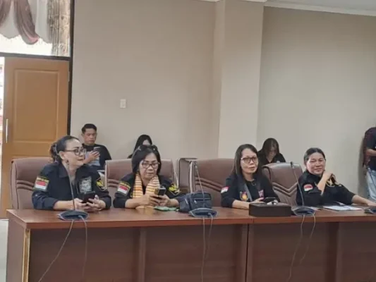 Rapat Dengar Pendapat Lintas Komisi, DPRD Sulut Terima Sejumlah Masukan Dari GEMASS Sulut 13 Rapat Dengar Pendapat Lintas Komisi, DPRD Sulut Terima Sejumlah Masukan Dari GEMASS Sulut