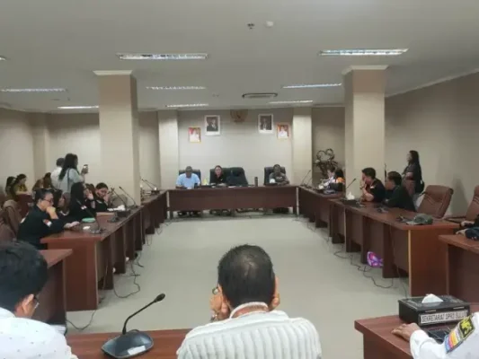 Rapat Dengar Pendapat Lintas Komisi, DPRD Sulut Terima Sejumlah Masukan Dari GEMASS Sulut 14 Rapat Dengar Pendapat Lintas Komisi, DPRD Sulut Terima Sejumlah Masukan Dari GEMASS Sulut