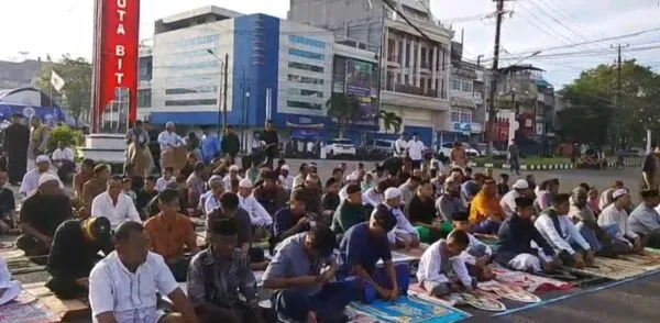 Hengky Honandar Sampaikan Pesan Menyentuh di Salat Id, Fokus pada Keselamatan dan Kebersamaan