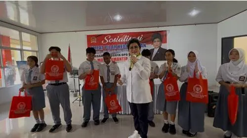 Sosialisasi Empat Pilar Kebangsaan  di SMK N 3 Manado, Maya Rumantir Minta Siswa Jaga Semangat Nasionalisme