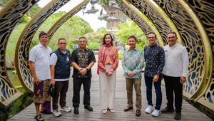 Bali Dinobatkan Destinasi Terbaik Dunia, Menpar Widiyanti Langsung Turun Cek Kondisi Lapangan