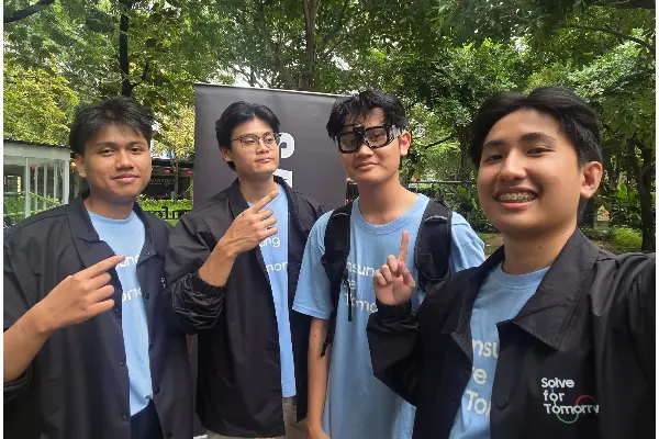 SFT Global Ambassador Tim LabminoKembangkan Teknologi Kacamata untuk Difabel Netra
