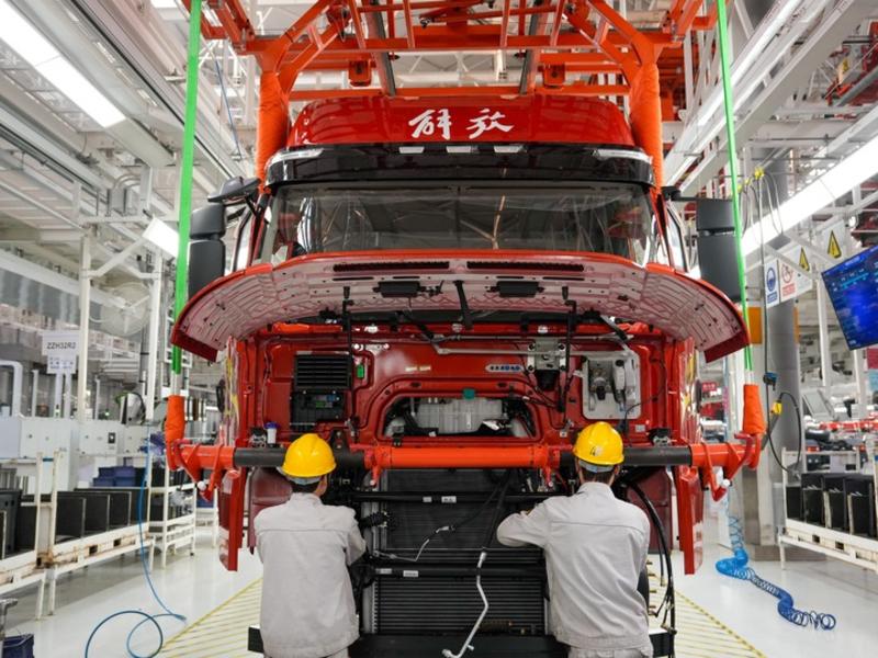 Truk Berat China Buka Jalan Baru Kerja Sama Saling Menguntungkan di Indonesia