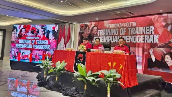 Kegiatan Training of Trainer (ToT) Perempuan Penggerak Akar Rumput yang digelar Partai Demokrasi Indonesia Perjuangan di Hotel Three R Manado, Senin (9/3/2026). Kegiatan pendidikan politik ini diikuti para kader perempuan PDIP dari berbagai kabupaten dan kota di Sulawesi Utara.