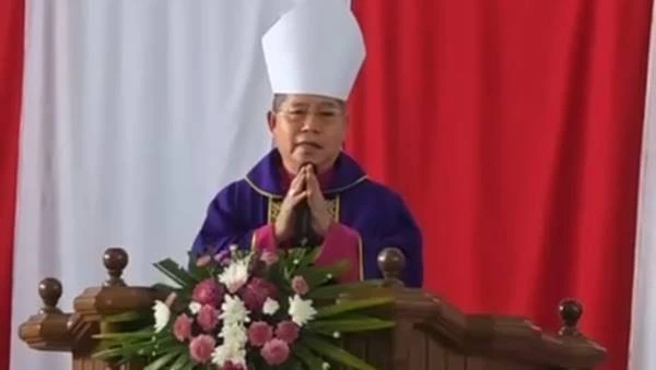 Uskup Rolly Untu Pimpin Ibadah Awal Bulan Pemkab Minahasa
