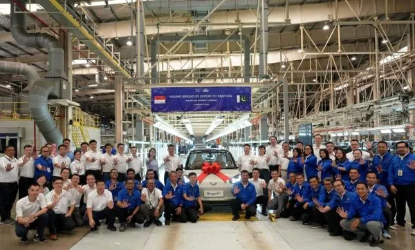 Foto dokumentasi ini menunjukkan sebuah kendaraan Wuling Binguo EV yang diproduksi di basis produksi Wuling di Indonesia dan siap diekspor ke Pakistan. (Sumber: Wuling Indonesia)