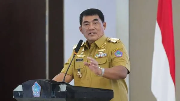 Gubernur Sulawesi Utara Mayjen TNI (Purn) Yulius Selvanus, SE
