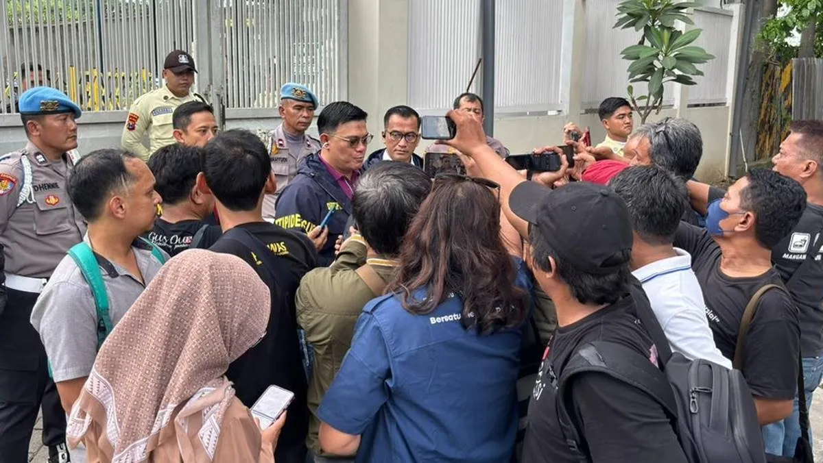 Penggeledahan penyidik Bareskrim Polri di perusahaan pemurnian emas di Surabaya dan Sidoarjo terkait dugaan skandal emas ilegal Rp25,9 triliun.