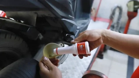 Jaga Performa Mesin, Gunakan Oil System Cleaner Saat Ganti Oli
