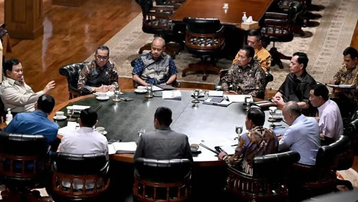 Presiden Prabowo Subianto menggelar rapat di kediaman pribadinya di Hambalang, Bogor, Jawa Barat, pada Minggu 8 Maret 2026. (Foto dok. biro pers) 