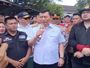Temui Demonstran, Wagub Victor Mailangkay Tegaskan Komitmen Pemprov Sulut Tindak Lanjuti Aspirasi