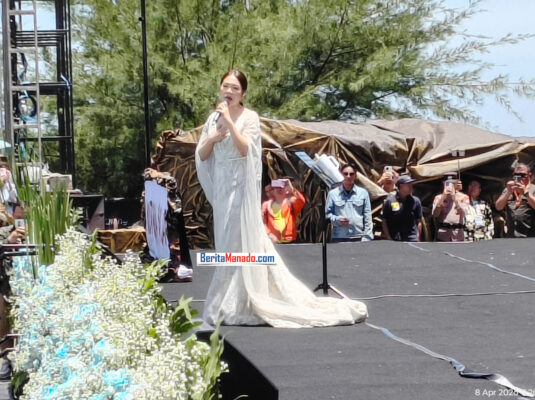 Maria Shandi dan Yeshua Abraham Hentak Paskah Nasional Manado, Ribuan Jemaat Larut dalam Pujian