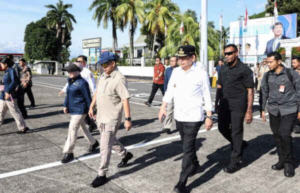 Wagub Victor Mailangkay Dampingi Mendagri Tito Karnavian dan Menteri PKP Maruarar Sirait Tinjau Program Perumahan di Perbatasan 8 Wagub Victor Mailangkay Dampingi Mendagri Tito Karnavian dan Menteri PKP Maruarar Sirait Tinjau Program Perumahan di Perbatasan