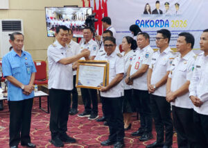 Wagub Victor Mailangkay Serahkan Penghargaan Bergengsi Bangga Kencana ke Pemda Sitaro