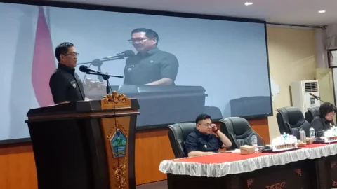 Di Paripurna DPRD, Joune Ganda Beberkan Strategi Hadapi Inflasi dan Dorong Ekonomi Daerah