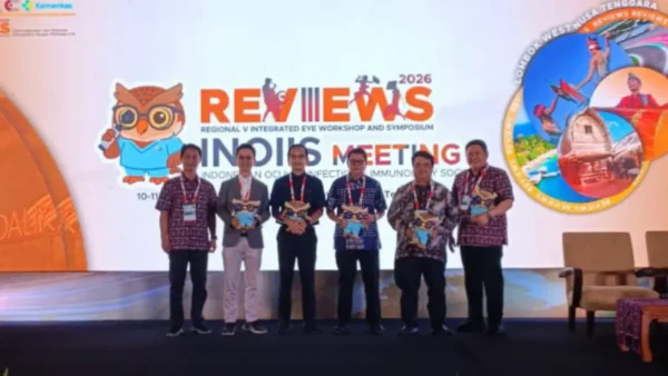 Delegasi RSUP Kandou Manado Paparkan Inovasi Medis di Simposium Mata REVIEWS 3 Mataram