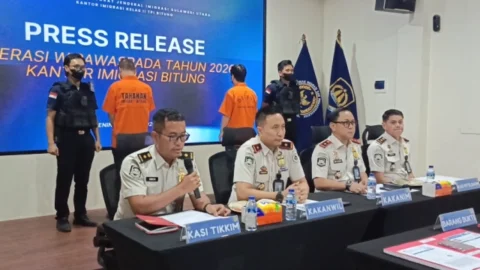 Operasi Wirawaspada: Imigrasi Bitung Amankan Dua WNA Bermasalah