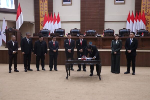 DPRD Sulut Paripurnakan Rekomendasi Pansus LKPJ Gubernur Sulut Tahun 2025 4 DPRD Sulut Paripurnakan Rekomendasi Pansus LKPJ Gubernur Sulut Tahun 2025