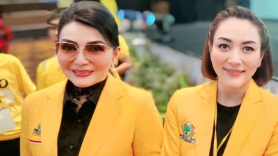 Christiany Eugenia Paruntu (CEP) dan Michaela Elsiana Paruntu (MEP) berfoto bersama.