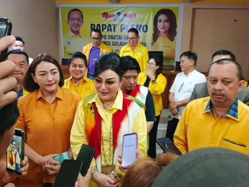 Christiany Eugenia Paruntu Titip Pesan Haru ke Kader GOLKAR Sulut 8 Christiany Eugenia Paruntu, Ketua DPD Golkar Sulut, menyampaikan pesan haru ke kader saat akhiri jabatan di Rapat Pleno Golkar Sulut 2026.