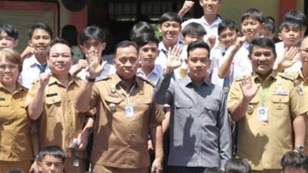 Wapres Gibran Rakabuming Raka Kunjungi SMP N 1 Tombulu 8 Wapres Gibran Rakabuming Raka Kunjungi SMP N 1 Tombulu
