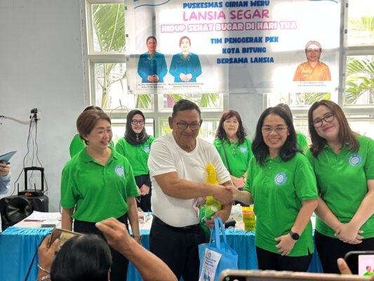 Lansia Girian Weru Antusias Ikuti Kegiatan “Hidup Sehat Bugar di Hari Tua”, Dihadiri Ketua TP PKK Ellen Honandar Sondakh 8 Lansia Girian Weru Antusias Ikuti Kegiatan “Hidup Sehat Bugar di Hari Tua”, Dihadiri Ketua TP PKK Ellen Honandar Sondakh