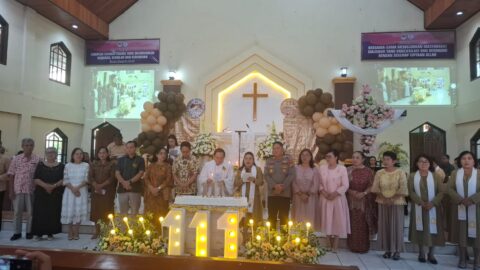 Hadiri HUT ke-111 GMIM Karmel Pinokalan, Wali Kota Hengky Honandar Perkuat Komitmen Pelayanan dan Persatuan