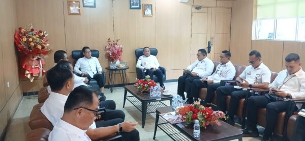 Bangun Kepastian Hukum Daerah, Hengky Honandar Terima Audiensi Kakanwil Hukum Sulut 8 Bangun Kepastian Hukum Daerah, Hengky Honandar Terima Audiensi Kakanwil Hukum Sulut