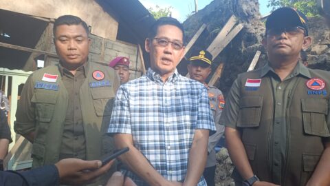 Dampingi Kapusdatin BNPB, Wali Kota Hengky Honandar Tinjau Langsung Lokasi Terdampak Gempa