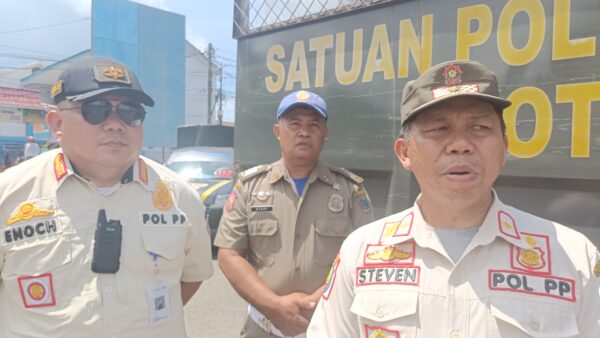 Demi Keindahan Kota, Satpol PP Bitung Tertibkan PKL di Atas Rumija dan Trotoar 9 Demi Keindahan Kota, Satpol PP Bitung Tertibkan PKL di Atas Rumija dan Trotoar