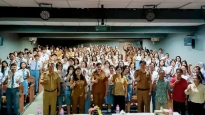 Reses, Anggota DPRD Sulut Paula Runtuwene Terima Aspirasi Dari Ratusan Siswa dan Guru SMA se Manado