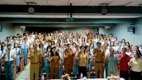 Reses, Anggota DPRD Sulut Paula Runtuwene Terima Aspirasi Dari Ratusan Siswa dan Guru SMA se Manado