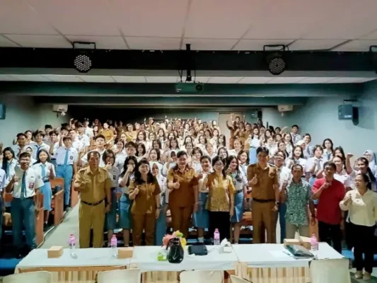 Reses, Anggota DPRD Sulut Paula Runtuwene Terima Aspirasi Dari Ratusan Siswa dan Guru SMA se Manado 8 Reses, Anggota DPRD Sulut Paula Runtuwene Terima Aspirasi Dari Ratusan Siswa dan Guru SMA se Manado