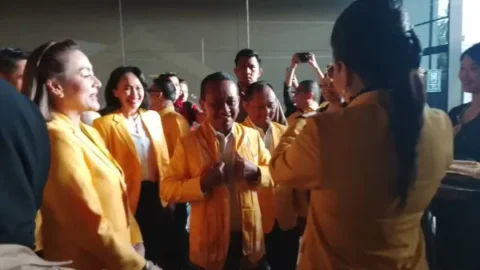 Ketua Umum Golkar Bahlil Lahadalia Tiba di Lokasi Musda Golkar Sulut