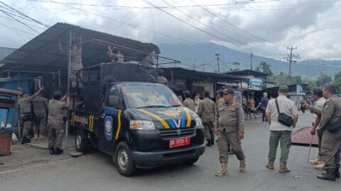 Demi Keindahan Kota, Satpol PP Bitung Tertibkan PKL di Atas Rumija dan Trotoar