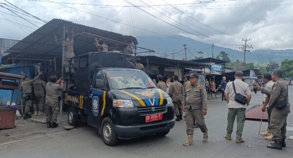 Demi Keindahan Kota, Satpol PP Bitung Tertibkan PKL di Atas Rumija dan Trotoar 8 Demi Keindahan Kota, Satpol PP Bitung Tertibkan PKL di Atas Rumija dan Trotoar